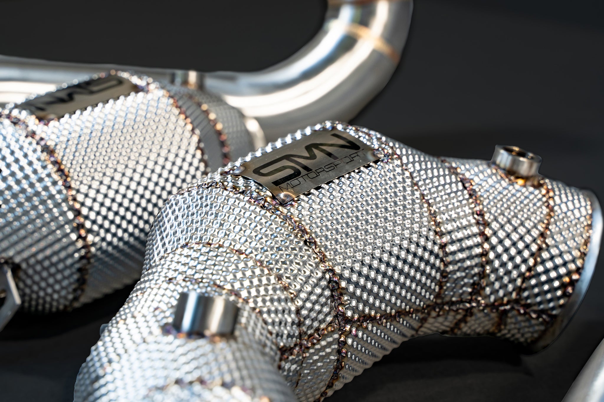 SMN Downpipes mit 200 Zellen Sportkatalysator für Mercedes AMG GT/S/C/R M178 C190/R190