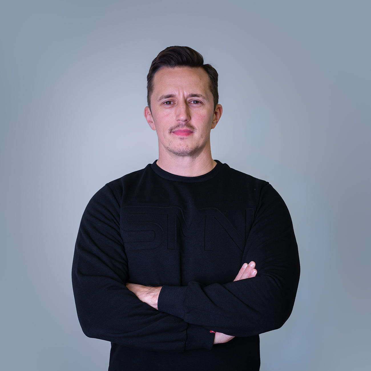 SMN ALL BLACK Pullover